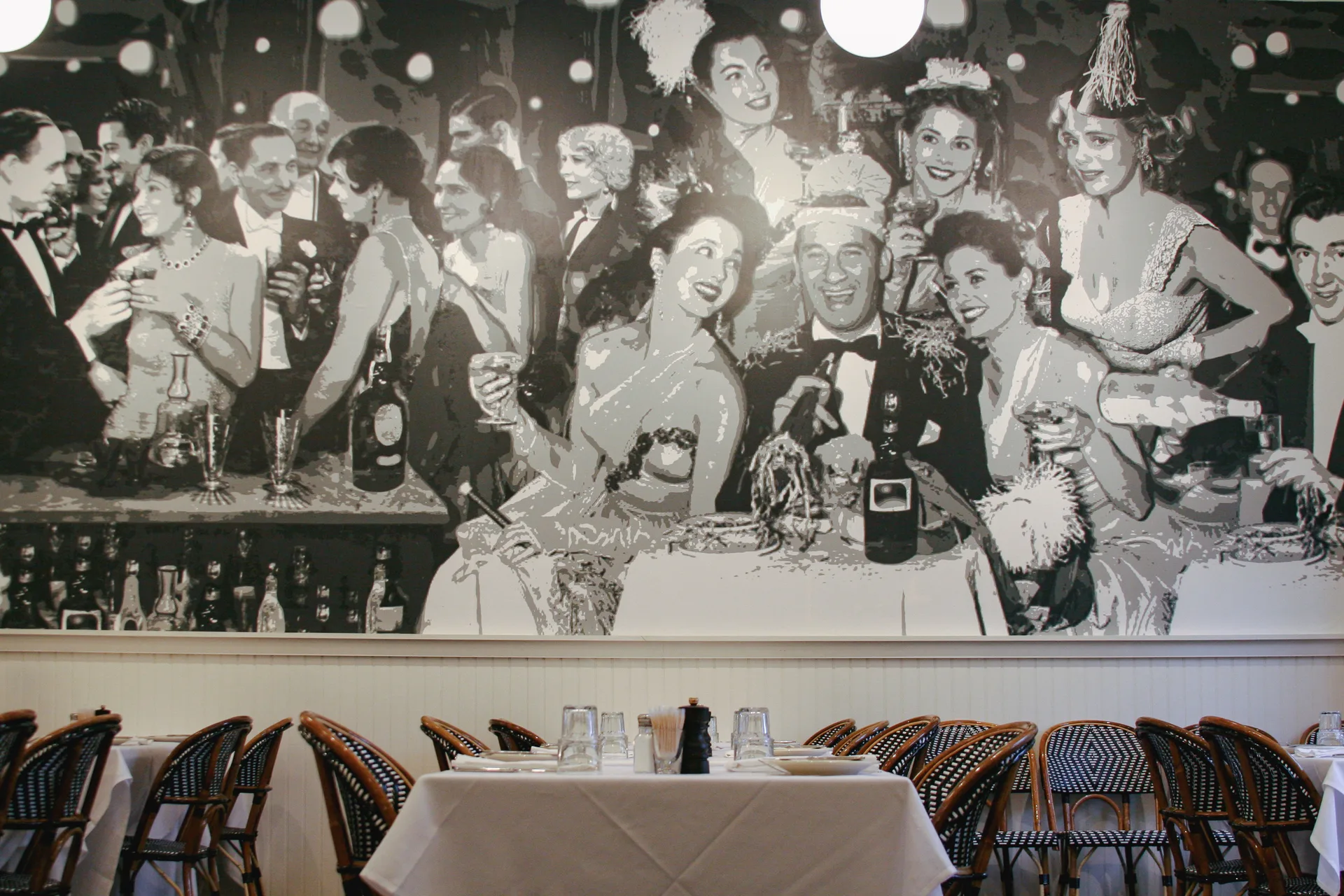 Lucky's Steakhouse East Hampton Outdoor dining setting at Lucky's Steakhouse East Hampton on Montauk Highway
